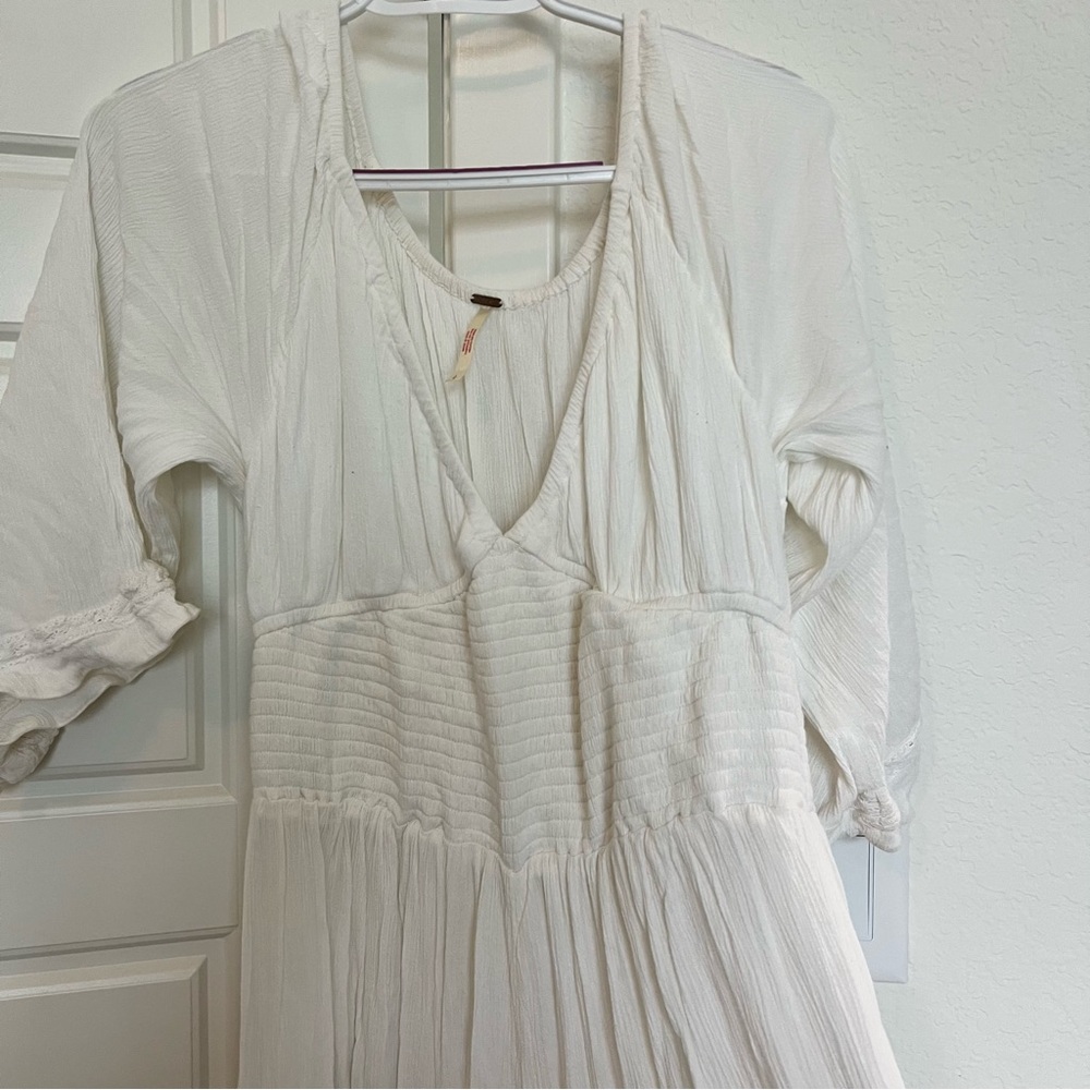Free People White Maxi Dress with V-Neck and Pockets - Picture 4 of 4